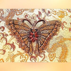 🦋Vintage butterfly brooch, antique brass  finish w/amber color cubic zirconias